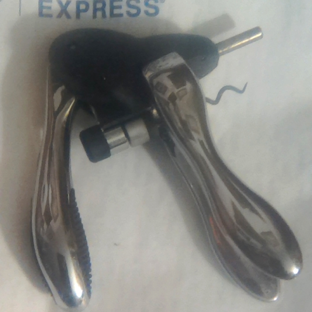 Crate& Barrel Easy Grip Deluxe Corkscrew